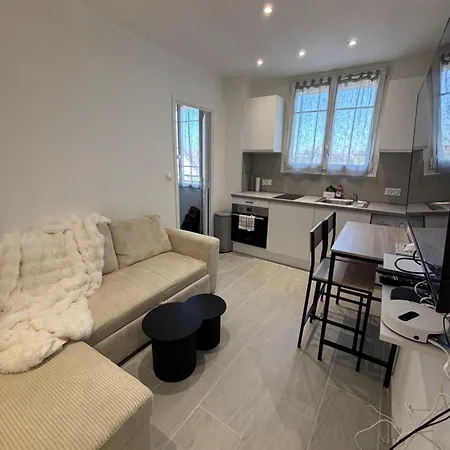 Renove En Plein Centre Apartment Draveil